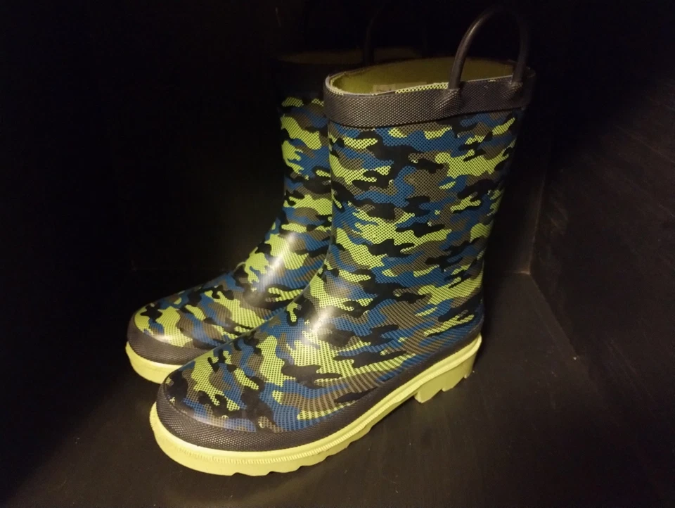 Boys Rain Boots Lily and Dan blue and green Camo size 13/1 - Image 2 of 4