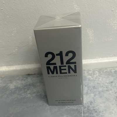 Carolina Herrera 212 Men Eau de Toilette Spray, Regular Size 100 ml / 3.4 fl oz
