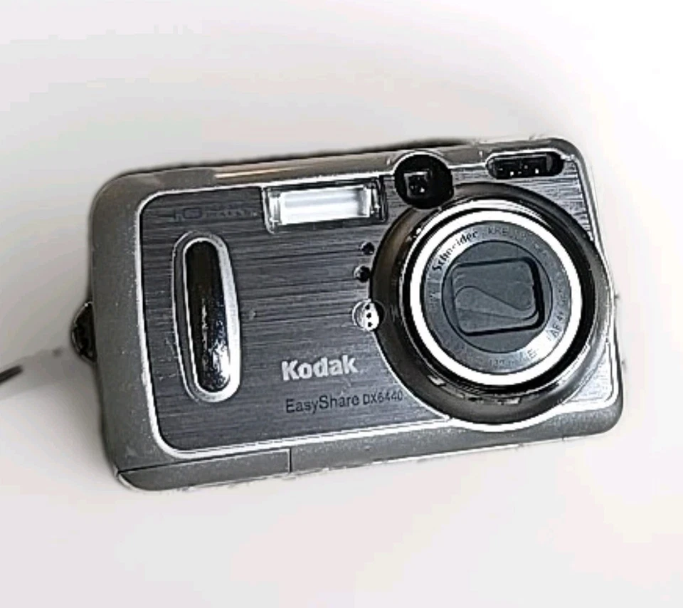 Kodak EasyShare DX6440 4.0MP Digital Camera - Silver - Image 2 of 4