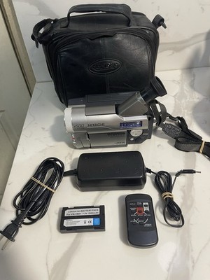 Hitachi Ultravision Digital 8 Video Camera Recorder VM-D865LA 500X Digital Zoom