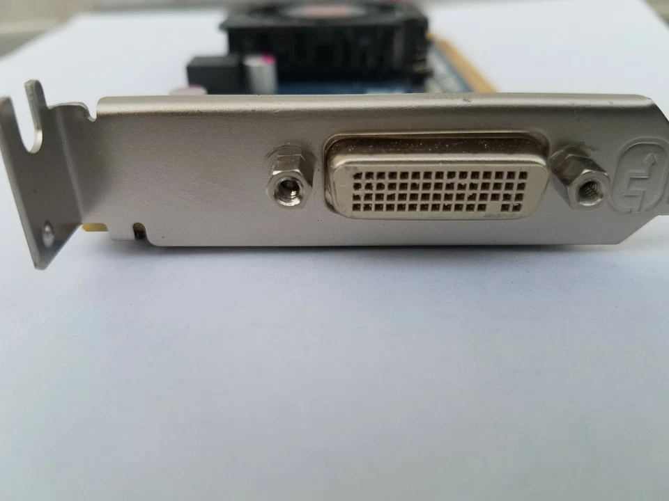 AMD Radeon HD 6350 ATI-102-C09003(B) Video Card & DMS-59 to Dual DVI Adapter - Image 3 of 4