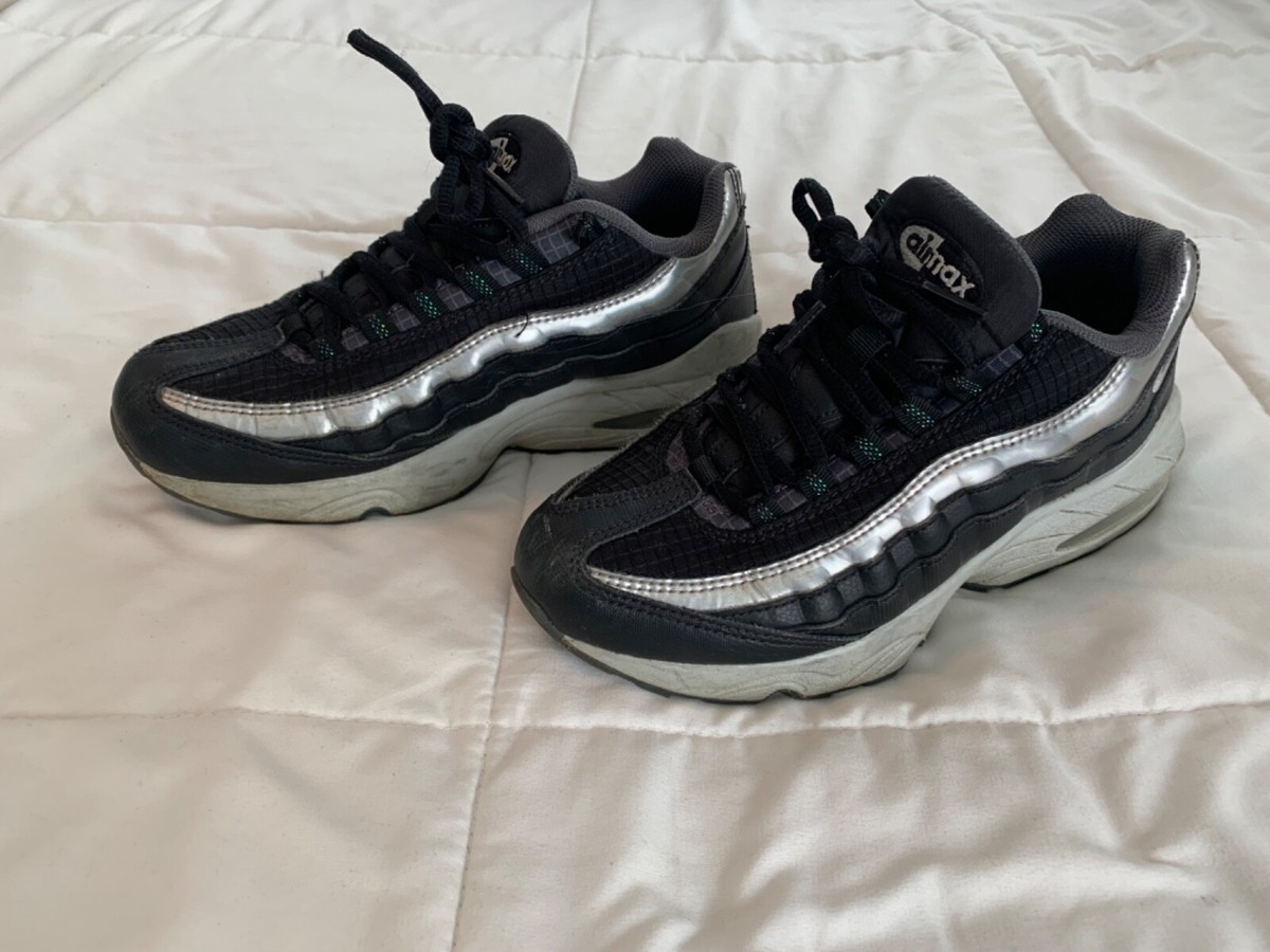 black and silver air max 95