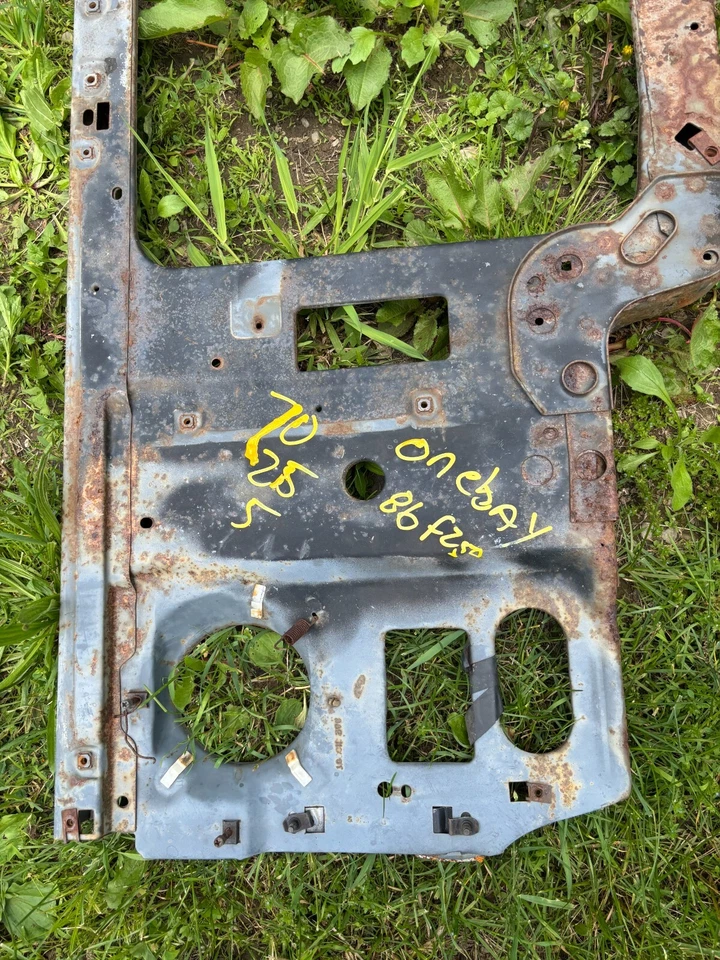 1980 81 82 83 1986 F100 F150 F250 F350 BRONCO RADIADOR SOPORTE PROYECTO NECESITA REPARACIÓN Foto 2 de 4