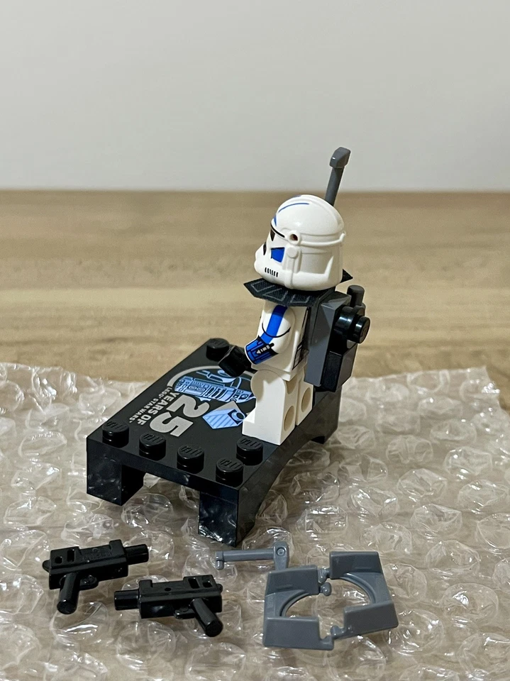 LEGO Star Wars ARC Clone Trooper Fives Minifigure 25th Anniversary 75387 - Image 3 of 4