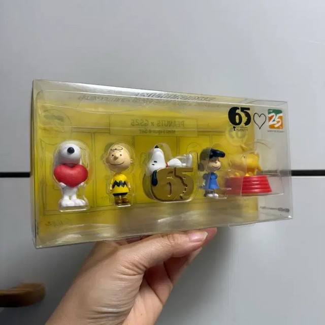 Limited Edition GS25 Collaborated Snoopy Mini Highlight Figurine 65th Anniversar