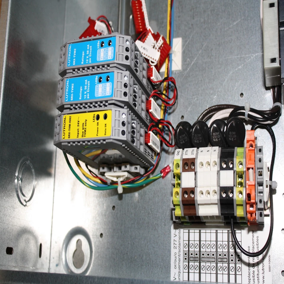 LUTRON TVM4-FT-CGP940 TVM4-FT TVM 120/277V GRAFIK EYE LIGHTING CONTROL PANEL - Image 3 of 4