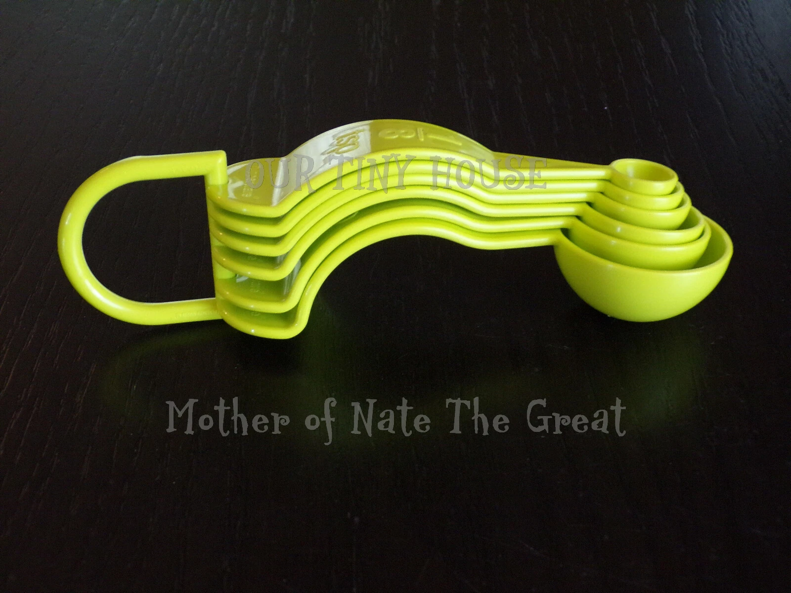 NEW Tupperware Measuring Spoons Set Margarita Green Yellow Embossed w D Ring NOS
Opens in a new wind
