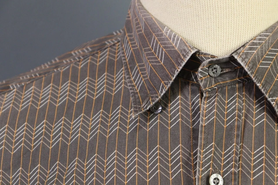 Camisa Lacoste Marrón Manga Larga Bolsillo en el Pecho Abotonada Talla 44 Foto 2 de 4