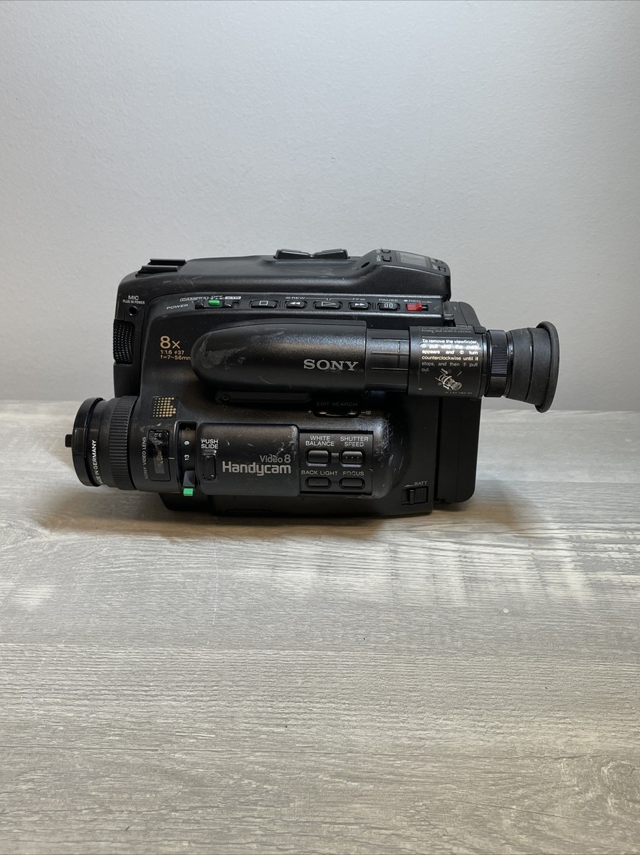Sony Handycam CCD-TR6 Black Autofocus Video8 Camcorder POWERS ON