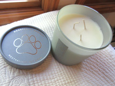 SAND  PAWS PET ODOR NEUTRALIZER ESSENTIAL OILS CANDLE HONEYSUCKLE HARVEST 21 oz