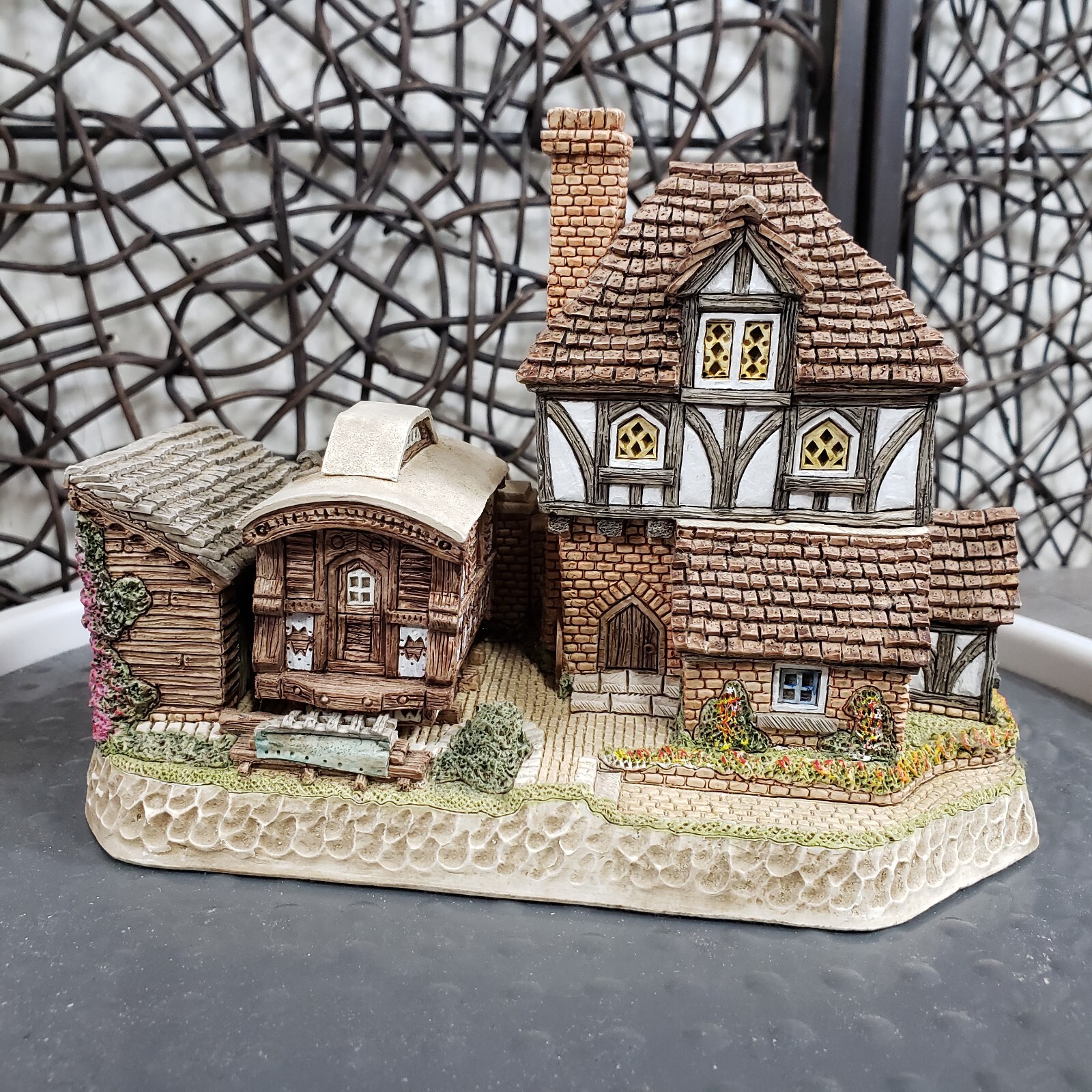 David Winter D1011 Tom's Yard 1997 Limited Edition 1998/5000 Original Box COA