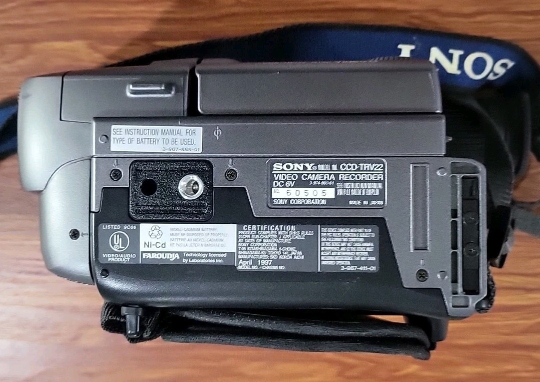 Sony Handycam Vision CCD-TRV22 Video8 Camcorder (For Parts or