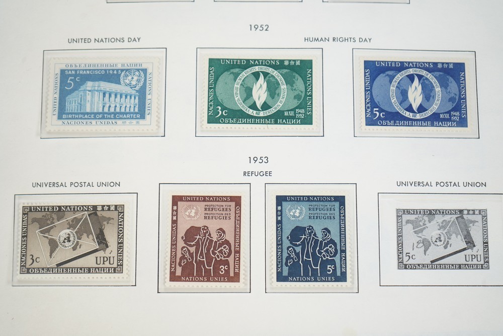 UN 1950s-1990s COLLECTION OF OVER 500 STAMPS ALL MINT STORED IN HARRIS ALBUM