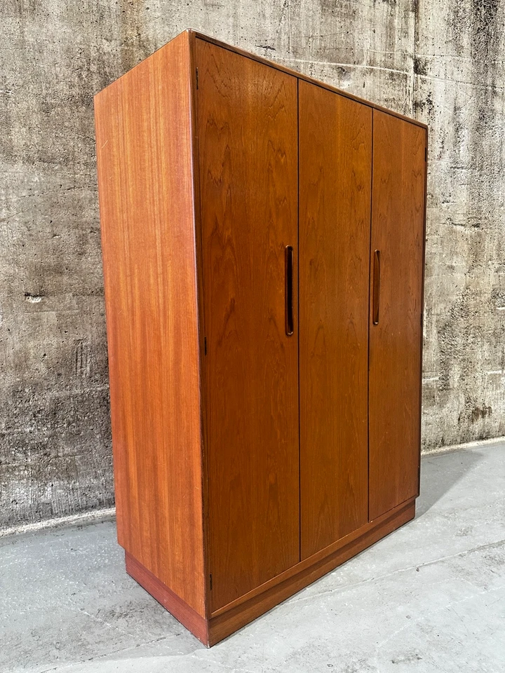 Vintage Mid Century Teak G Plan Fresco Triple 3 Door Wardrobe - Image 2 of 4