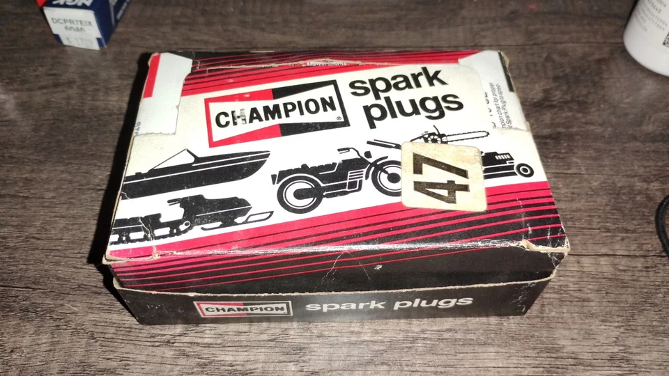 Champion pack of 10 #L89CM Spark Plug 815. - Image 2 of 4