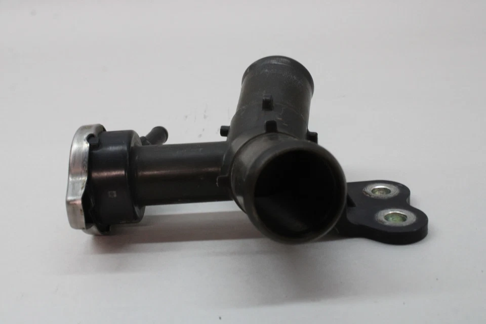 Toyota Prius C 2014 motor refrigerante cuello de llenado fabricante de equipos originales 12 13 14 15 16 17 18 19 Foto 3 de 4