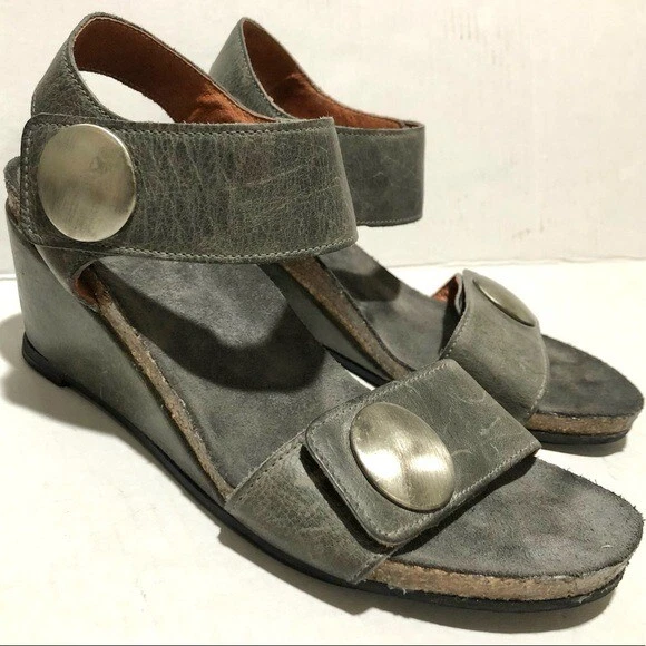 Taos carousel sandals best sale sale