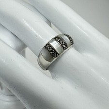 925 Sterling Silver Mother Of Pearl And Marcasite Domed Ring 3.7g - sz 7.25
