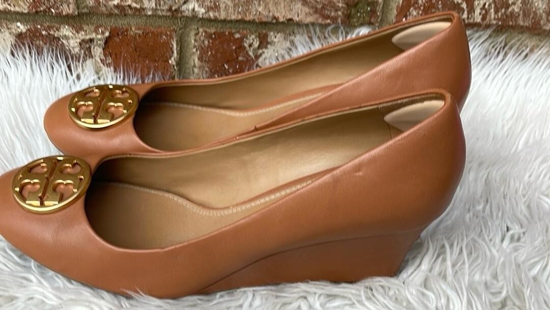 Tory Burch Women's Sally Tan Closed Toe Wedge Pump Heels Size 10.5 image 7
