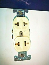 IVORY Duplex RECEPTACLE OUTLET Double T-Slot 15A 125V NEW LEVITON 242-I