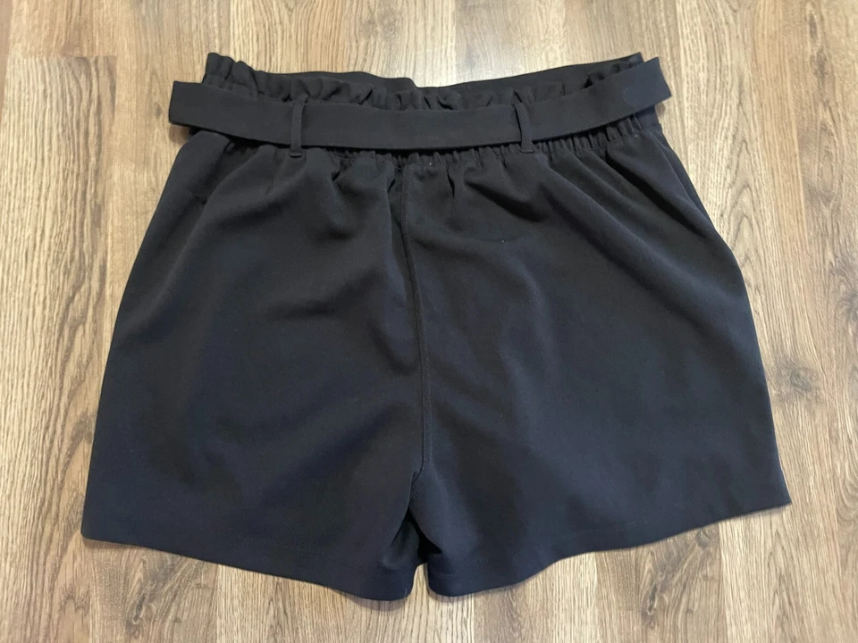 Pantalones Cortos Maurices, Para Mujer Talla Grande, Negros, Cintura Corbata, Bolsillos Foto 2 de 4