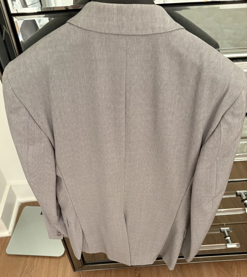 Theory Men's Sport Coat Blazer 38R Light Grey Only Worn a Few Times - Image 4 of 4