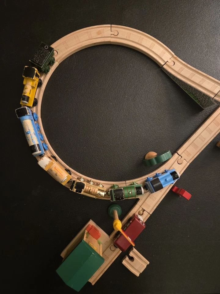 Lote de 8 vías y tren Thomas puente arqueado ferrocarril madera Foto 2 de 4