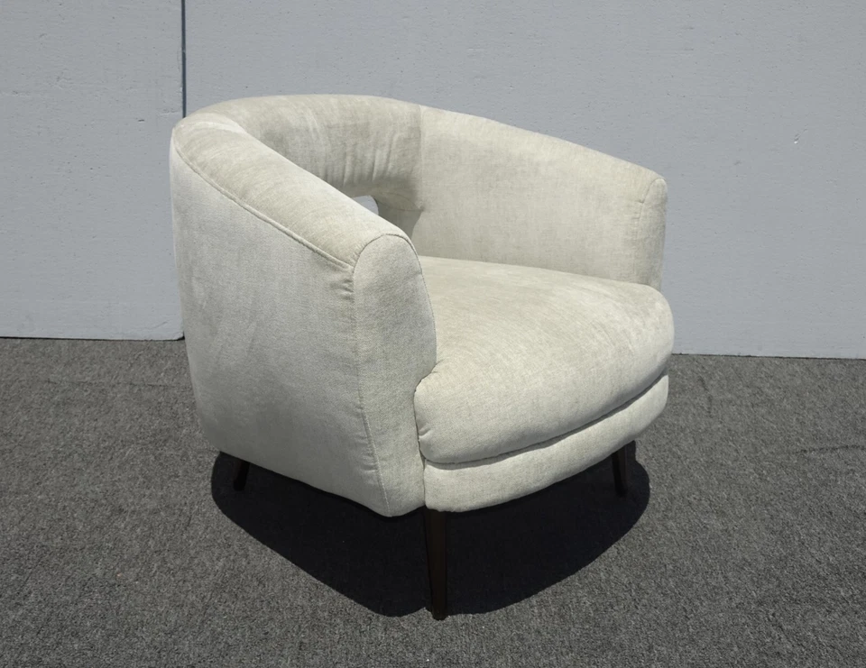 Silla Millie West Elm gris con patas de bronce cepillado Foto 4 de 4