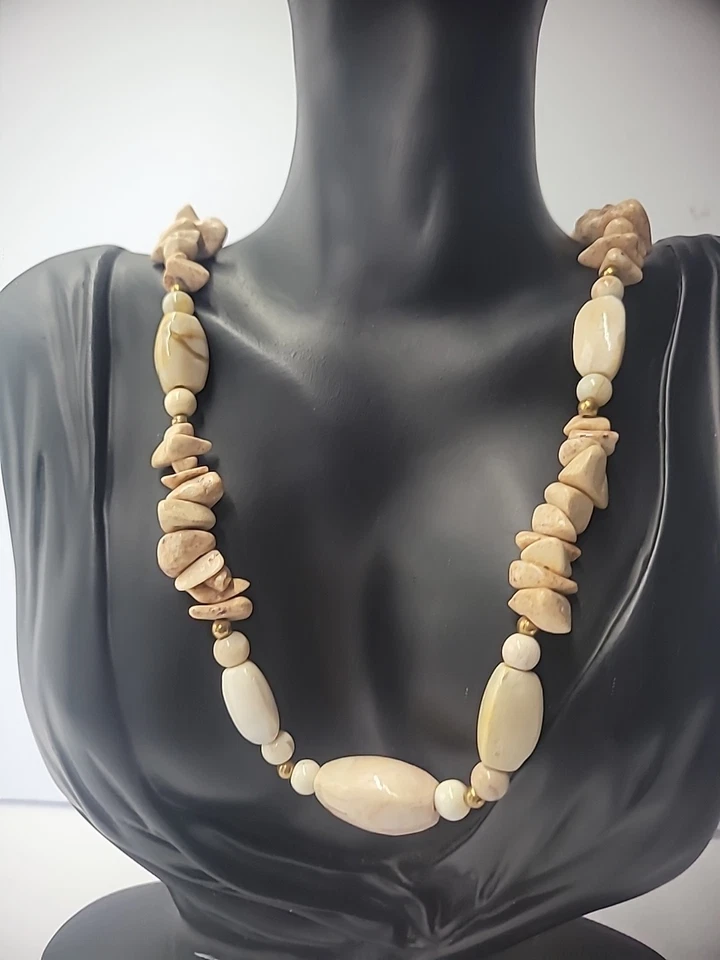 Collar Vintage Piedra Cuentas Chip Beige Tostado Joyería Disfraz Foto 3 de 4