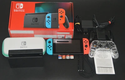 Nintendo Switch-Konsole + OVP + 4 Spiele (Mario, Fifa, Tekken Pokemon) + Tasche - Bild 1 von 4