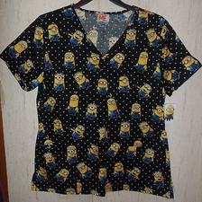 NWT WOMENS DESPICABLE ME MINNIONS  POLKA DOTS NOVELTY PRINT SCRUBS TOP SIZE XS
