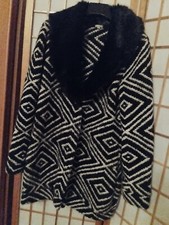 Cappotto fantasia geometrica/etnica con pelliccia