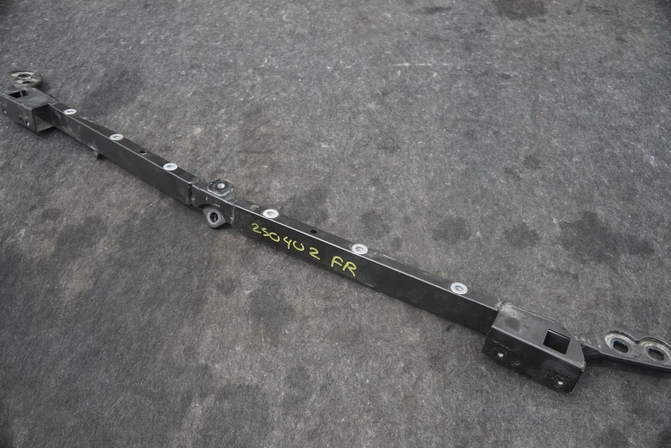 Barra de amarre superior soporte radiador delantero travesaño 51648746951 BMW M2 G87 Foto 2 de 4