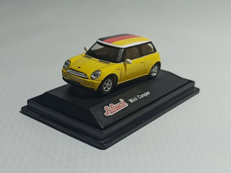 SCHUCO MINI COOPER GERMAN FLAG ROOFTOP 1:72 DIECAST MINI TOY CAR w/ CASE - Image 4 of 4