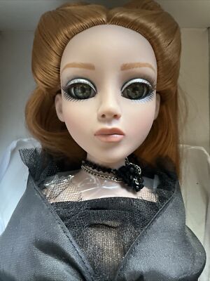 TONNER 2007 ELLOWYNE WILDE A DARK & STORMY NIGHT AMBER 16” FASHION