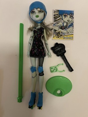 Monster High Frankie Stein Skultimate Roller Maze 11'' Articulated Doll + Accs