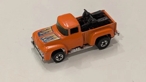 Hot Wheels Blackwall 1977 56 Hi Tail Hauler Orange Truck w/ Black Motorcycles