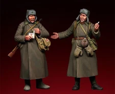 1/35 Soviet Army WWII Medic & Soldier Resin Figures Red Army Winter Scene Model
