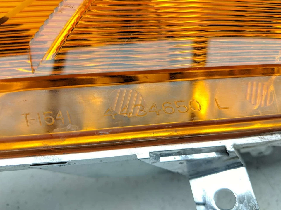 08 Victory Vision Front Left Turn Signal Flasher Indicator Light 4434650 - Image 4 of 4