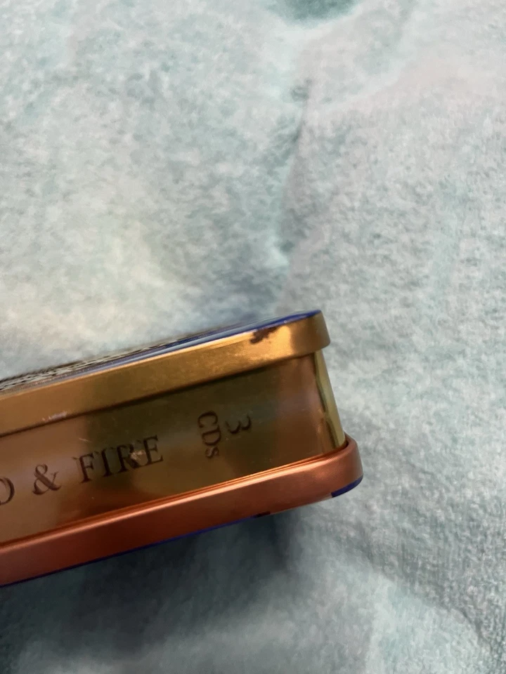 NEVER OPENED Earth Wind & Fire  Collector’s Edition Tin  Three CD’s - Imagem 4 de 4