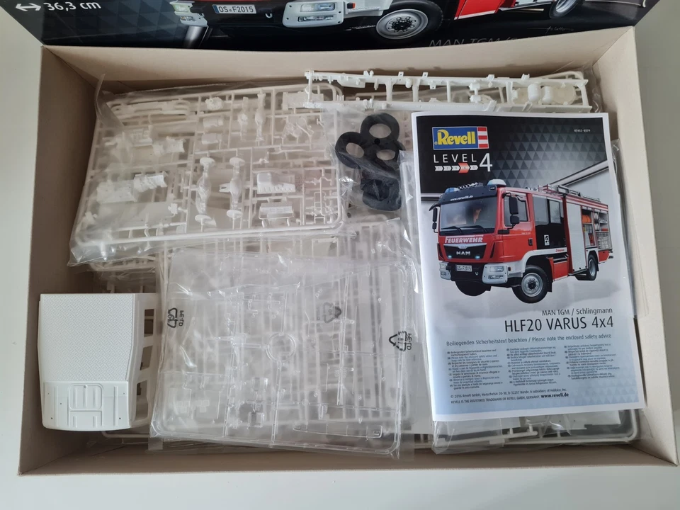 Revell 07452 MAN TGM Schlingmann HLF 20 Varus 4x4 Feuerwehr 1/24 - Immagine 3 di 3