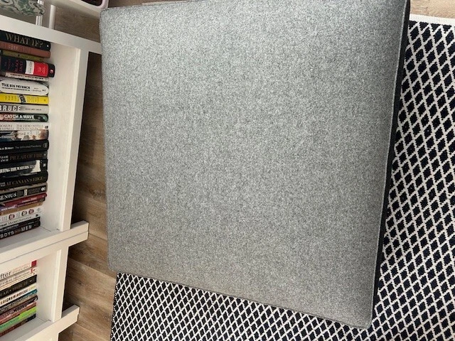 Otomana Knoll Studio Foto 3 de 4