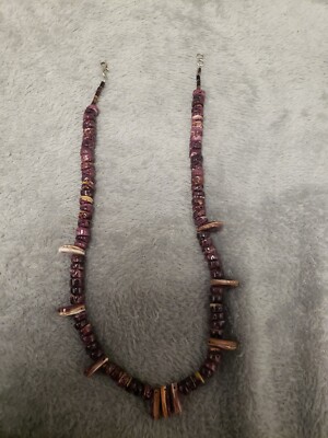 VTG. NATIVE AMERICAN STERLING SILVER SPINY OYSTER NECKLACE.