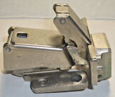 1 GRASS 1203 CABINET HINGE 170deg. FULL OVERLAY, SLIDE-ON w MOUNTING PLATE USED