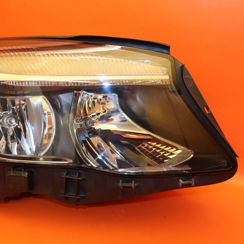 Faro pasajero derecho mercedes benz gla250 2016 2017 2018 2019 a1569061600 Foto 3 de 4