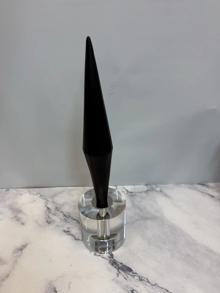 Base Transparente Forma Diamante Alto Tamaño con Piedra de Arroz Negro Abstracto Foto 2 de 3