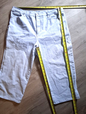 Gloria Vanderbilt Amanda All Around Slimming Effect Capri Jeans Pants Size 16