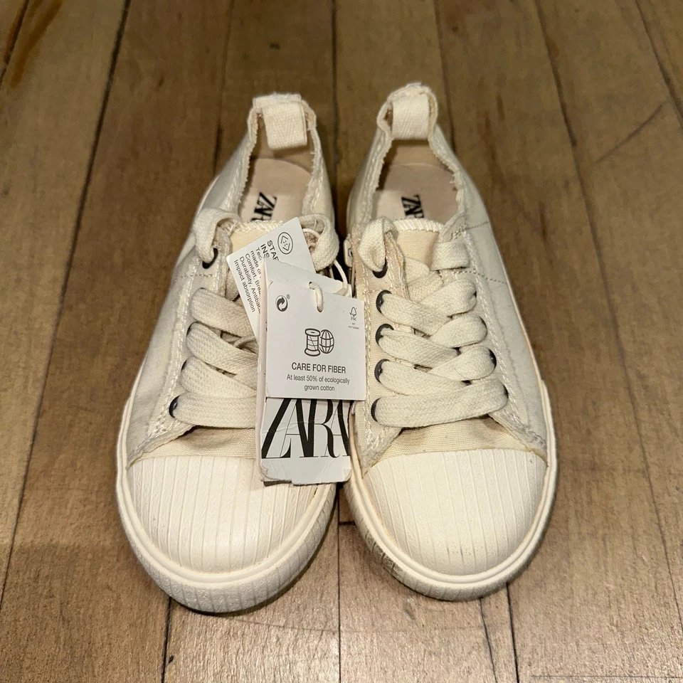 Zapatillas Zara Niño Pequeño Talla 9.5 Off White Parte Superior Baja Cremallera Lateral Cómodas Con Cordones Foto 2 de 4