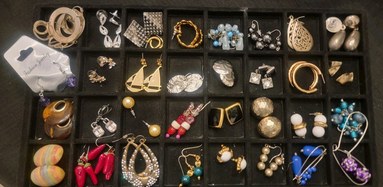 Bundle Lot of over 32 beautiful pierced Earrings lot of color, styles, designs.