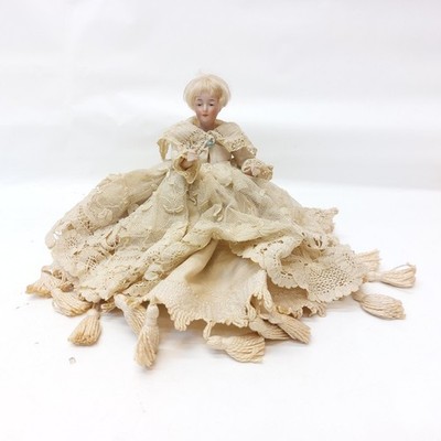x-94310	Alte Porzellan Teepuppe Half Doll Nadelkissen H:ca. 15cm,